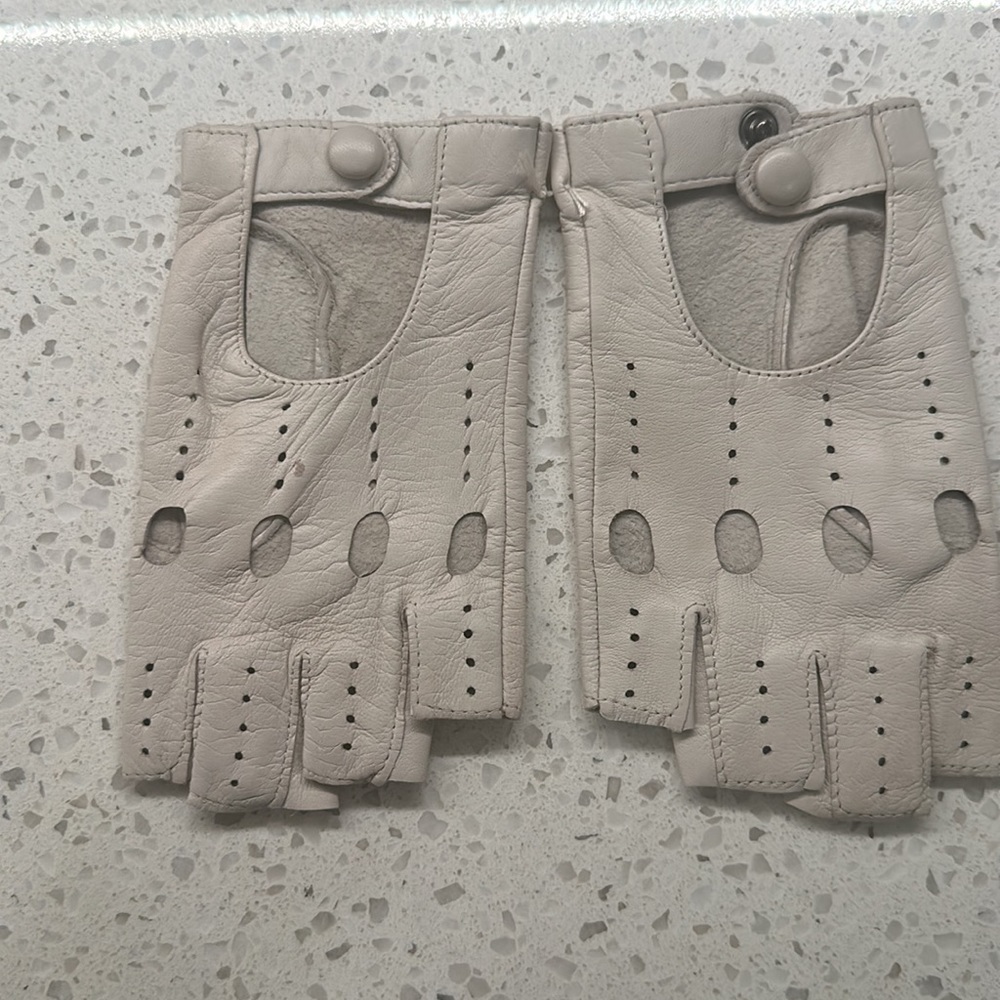 Sermoneta gloves 1029 Half Finger Leather Driving Gloves Unlined off white